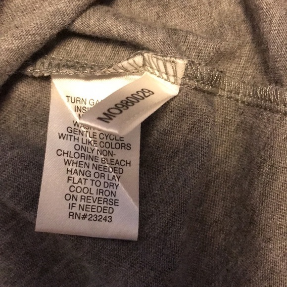 3/$25 NEW YORK & COMPANY V-Neck Tank Top Size Medium - Picture 6 of 8